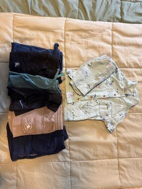 GOOD CONDITION - 18M - 2T shorts + 1 outfit